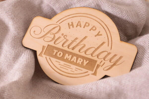 Lasergravierte Geburtstagsplakette aus Holz
