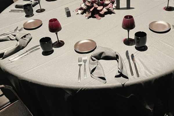 Tischnummern aus Kunststoff, lasergeschnitten für vegan Dinner